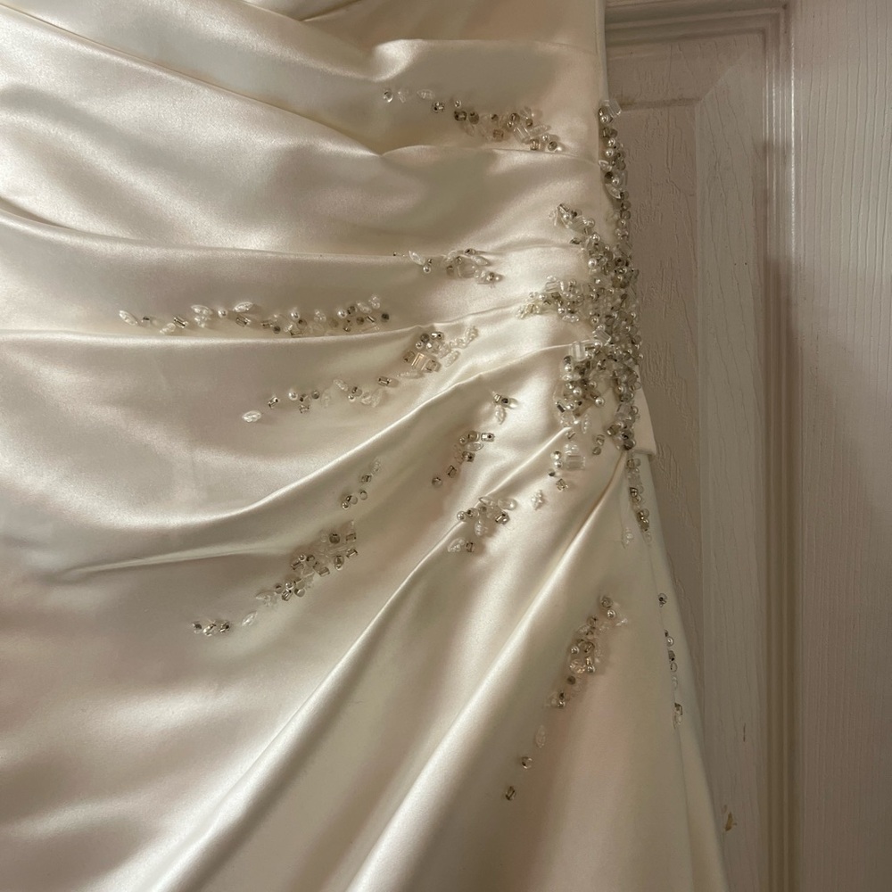 Maggie Sottero Elegant Strapless Wedding Gown - Picture 8 of 8